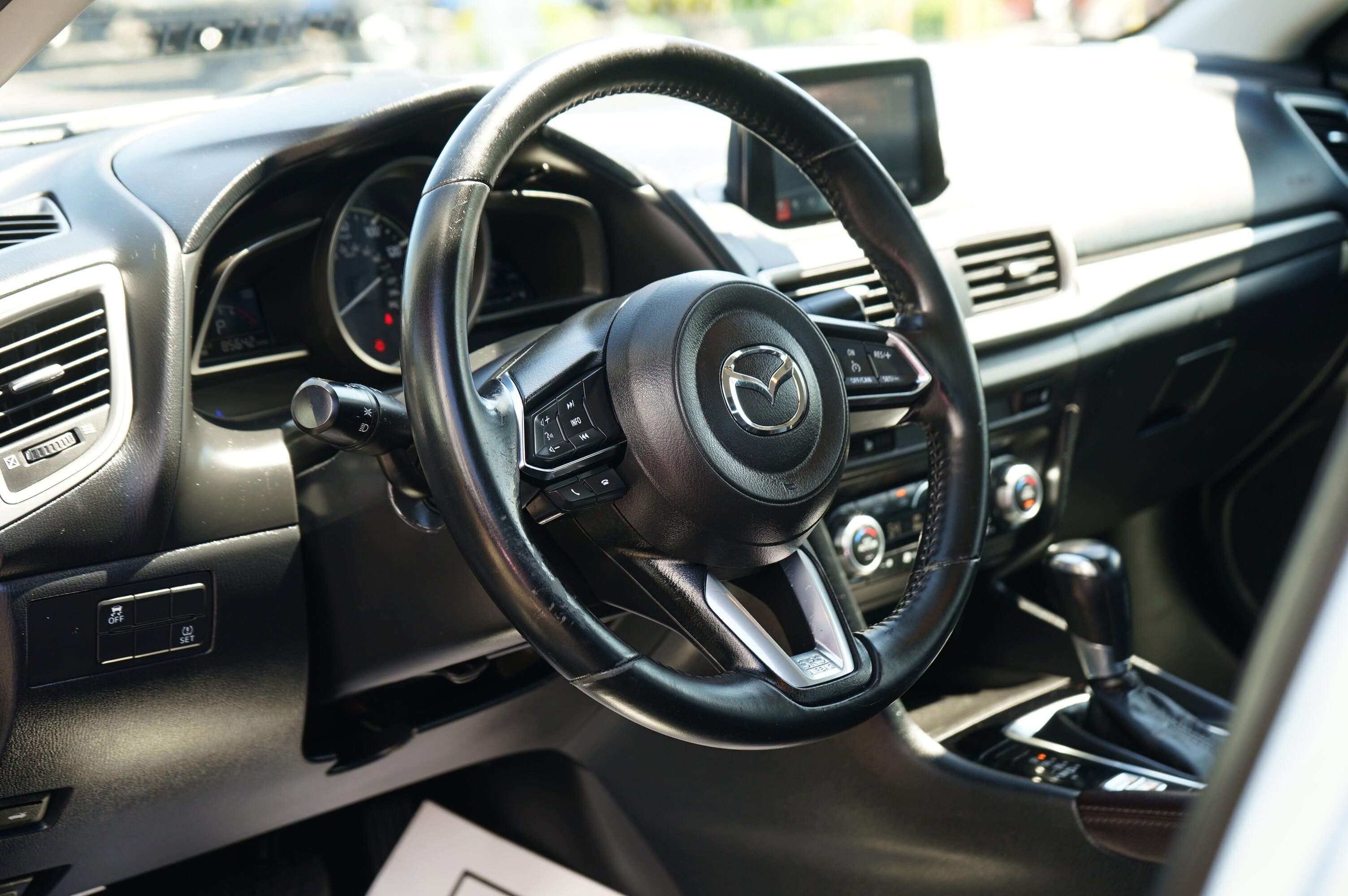 Used 2018 MAZDA MAZDA3 Touring FWD image 10