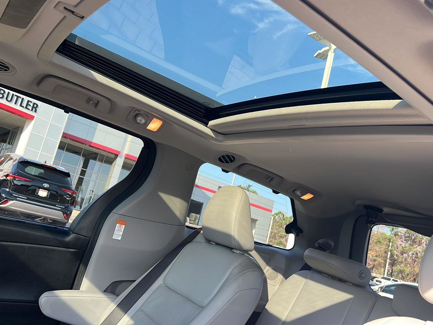 Used 2018 Toyota Sienna Limited Premium image 13