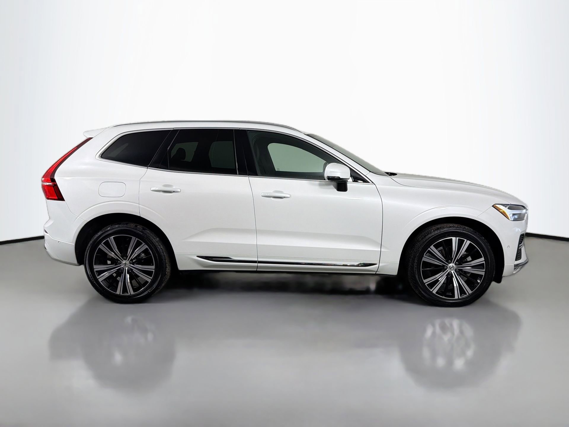 Certified 2023 Volvo XC60 B5 Plus w/ Protection Package Premier FWD image 5