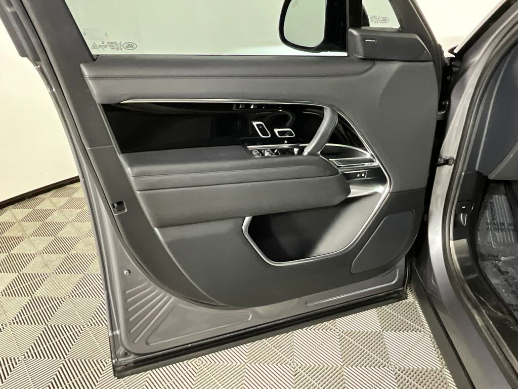 Certified 2023 Land Rover Range Rover SE AWD/4WD image 18