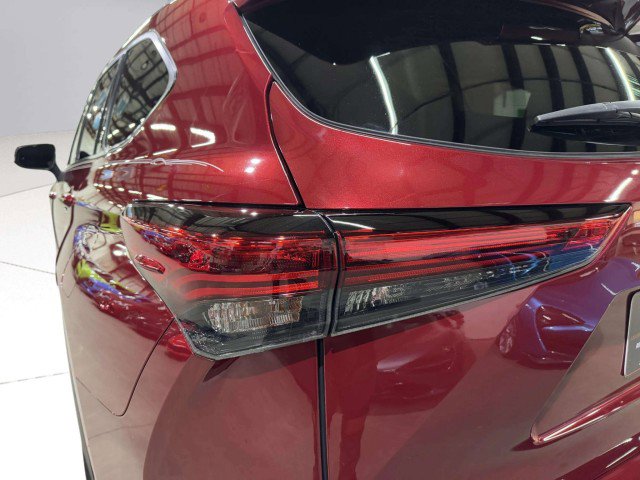 Used 2021 Toyota Highlander XLE image 14