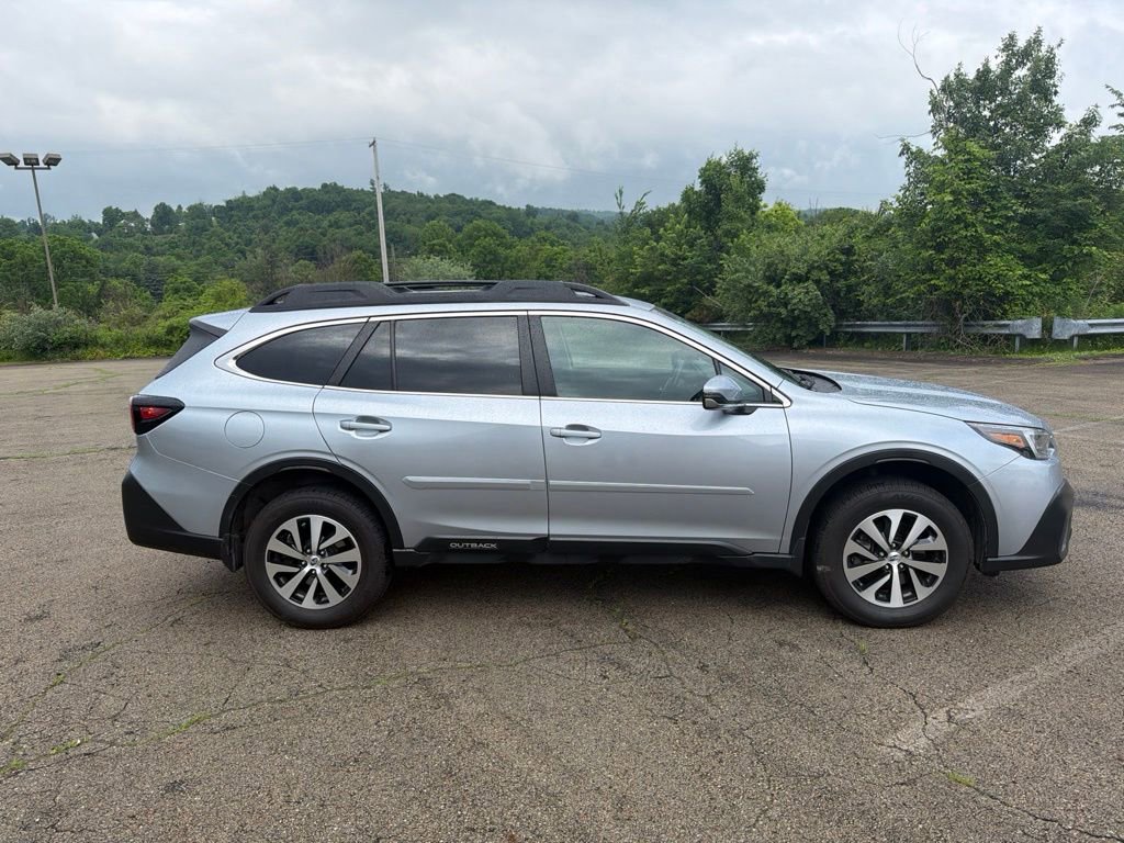 Used 2022 Subaru Outback Premium AWD/4WD image 2