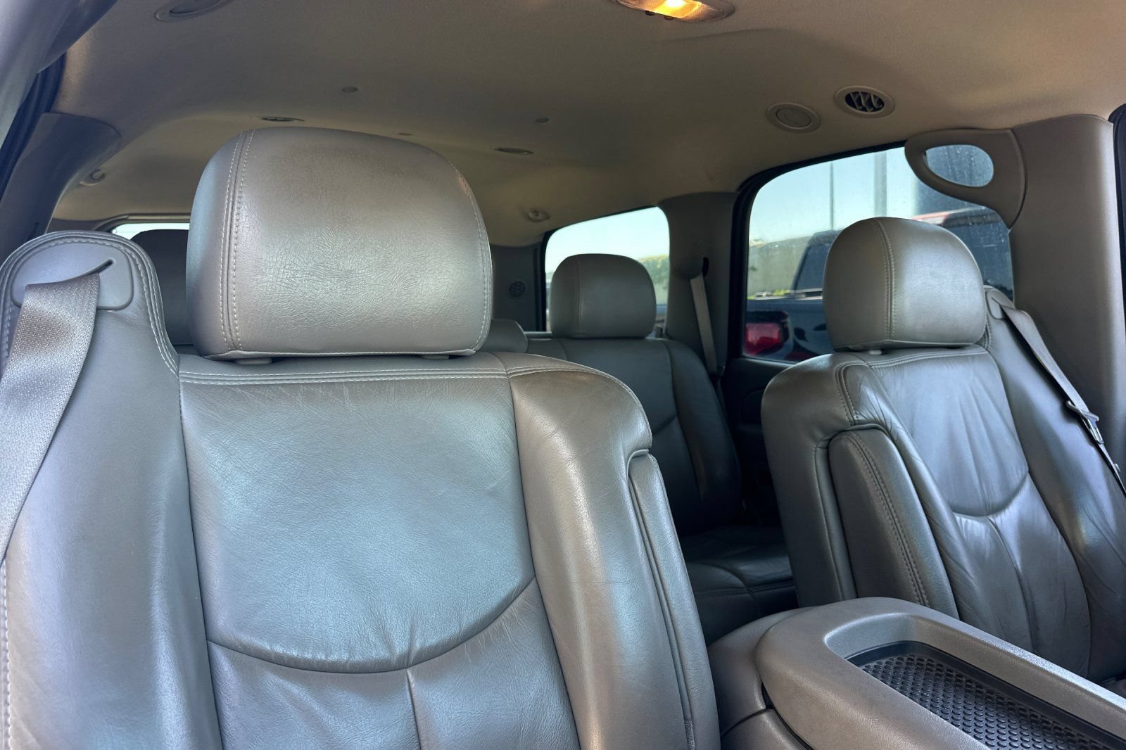 Used 2004 Chevrolet Tahoe LT w/ LT Preferred Equipment Group AWD/4WD image 16