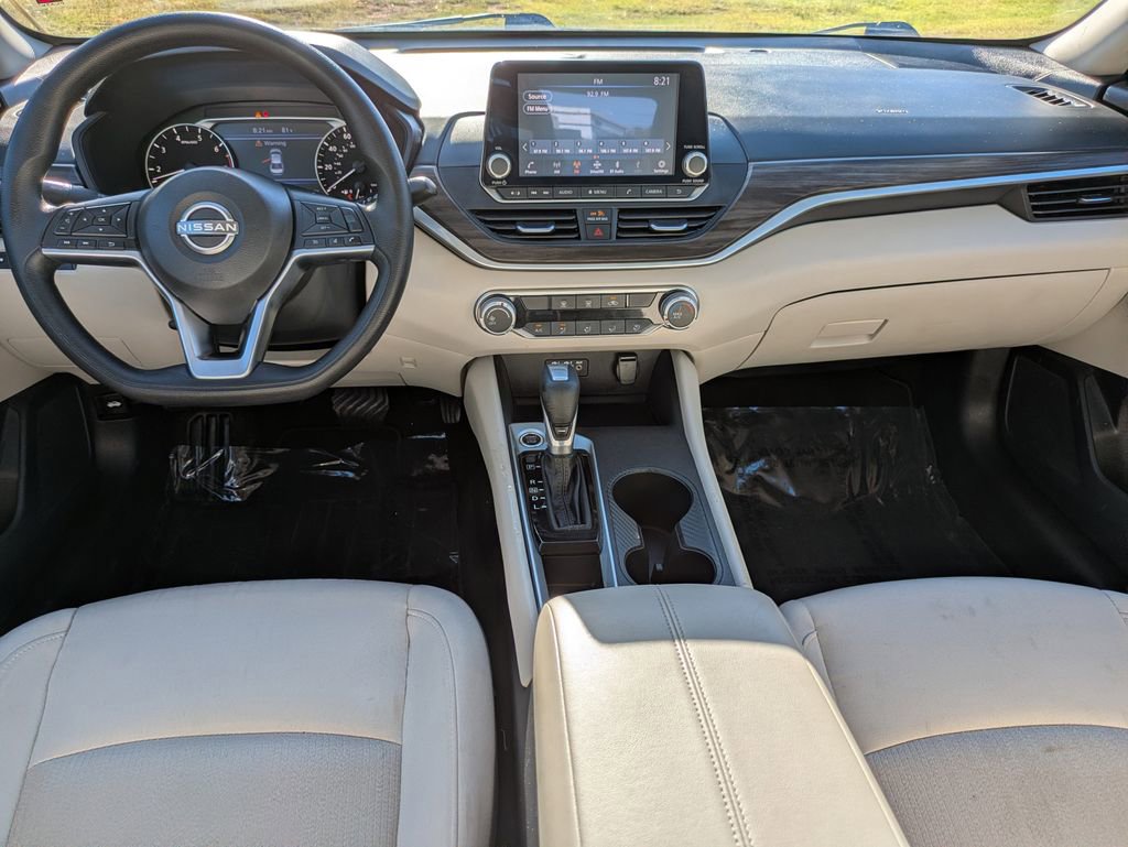 Used 2025 Nissan Altima 2.5 SV FWD image 15