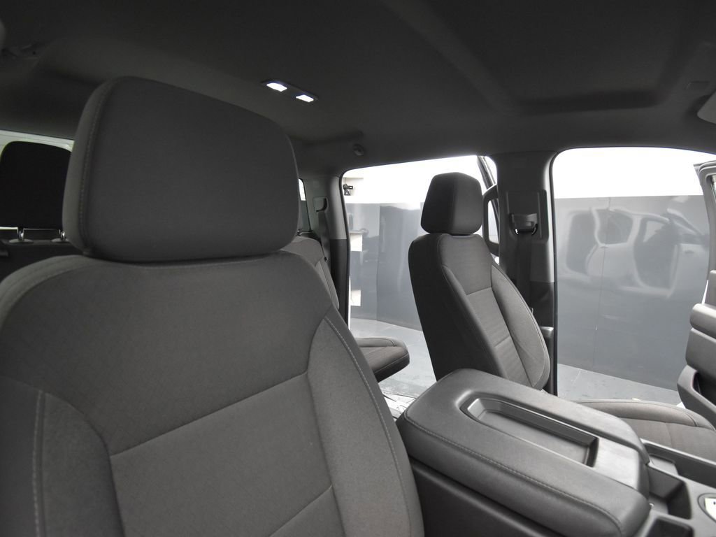 Used 2025 Chevrolet Silverado 2500 Custom w/ Custom Value Package image 17