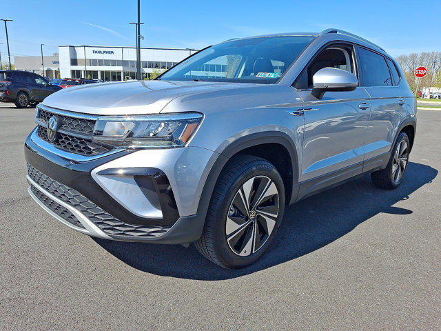 Used 2024 Volkswagen Taos SE AWD/4WD image 3