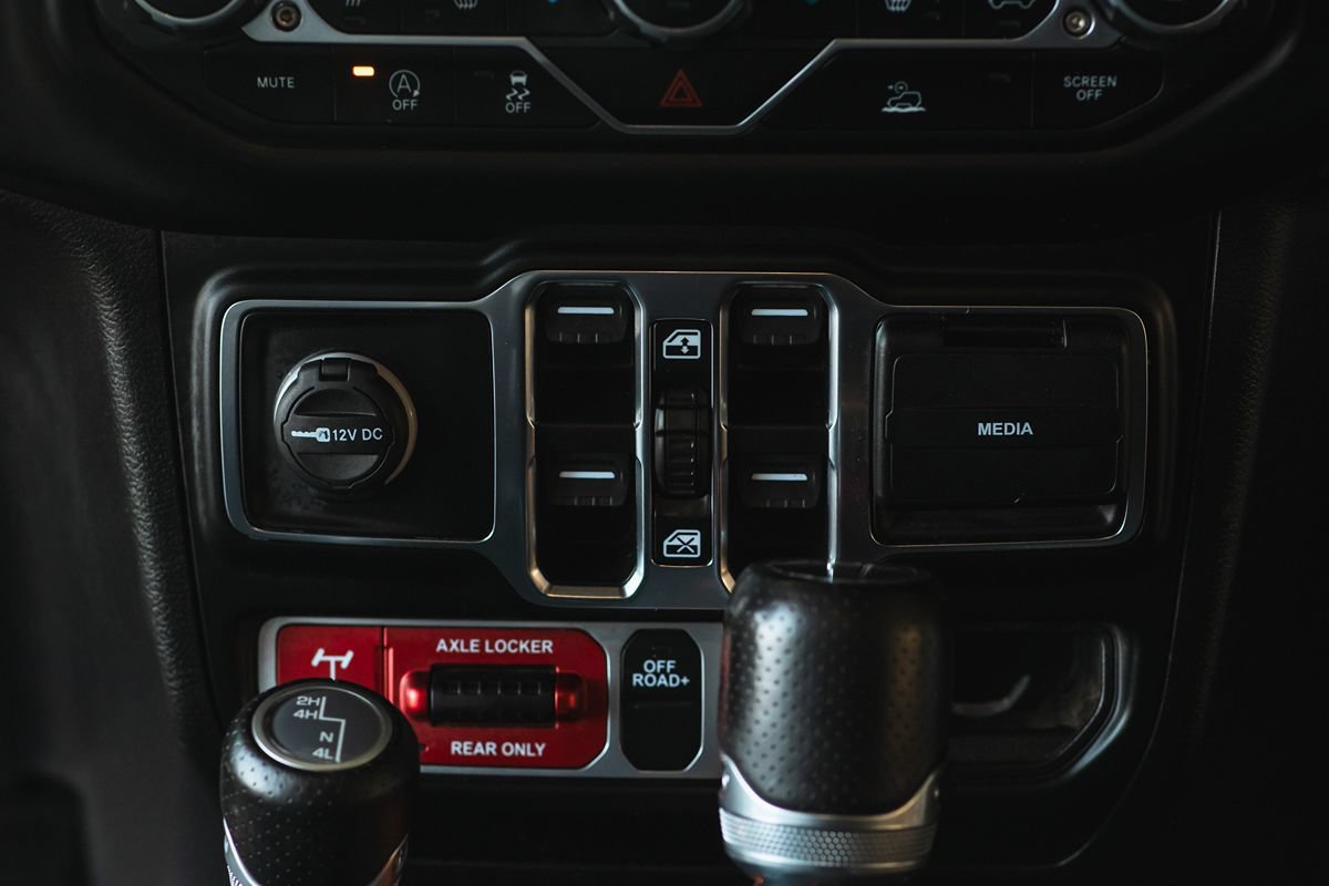 Used 2023 Jeep Gladiator Mojave w/ Cold Weather Group AWD/4WD image 41