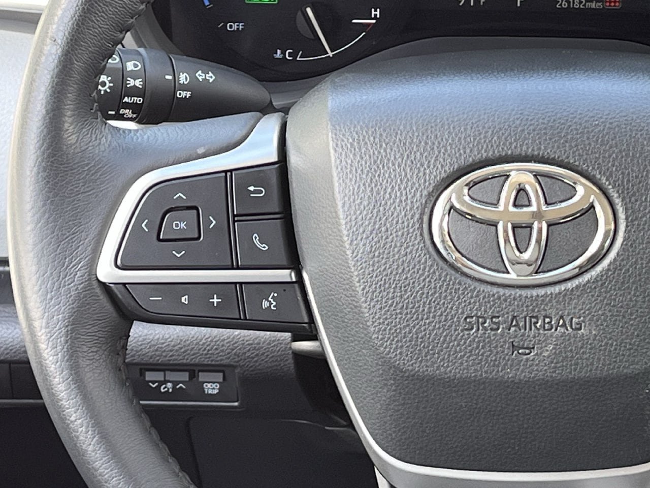 Used 2025 Toyota Sienna XLE FWD image 12