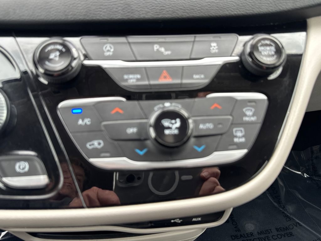 Used 2017 Chrysler Pacifica Touring-L w/ 13 Speaker Alpine Sound Group FWD image 27