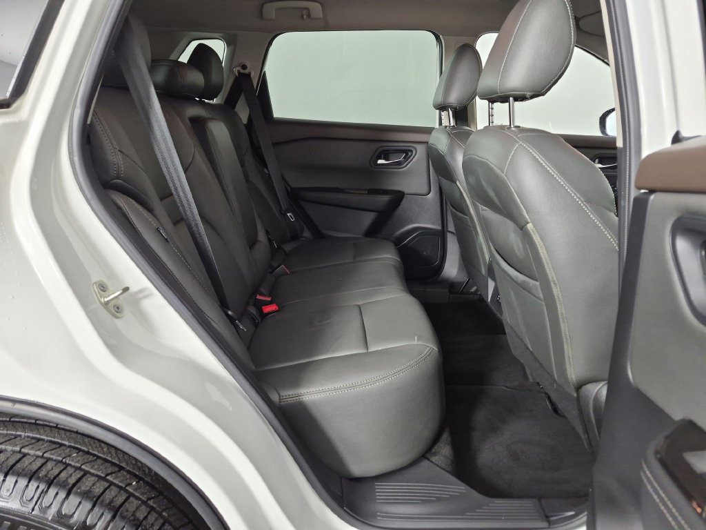 Used 2023 Nissan Rogue SV AWD/4WD image 33