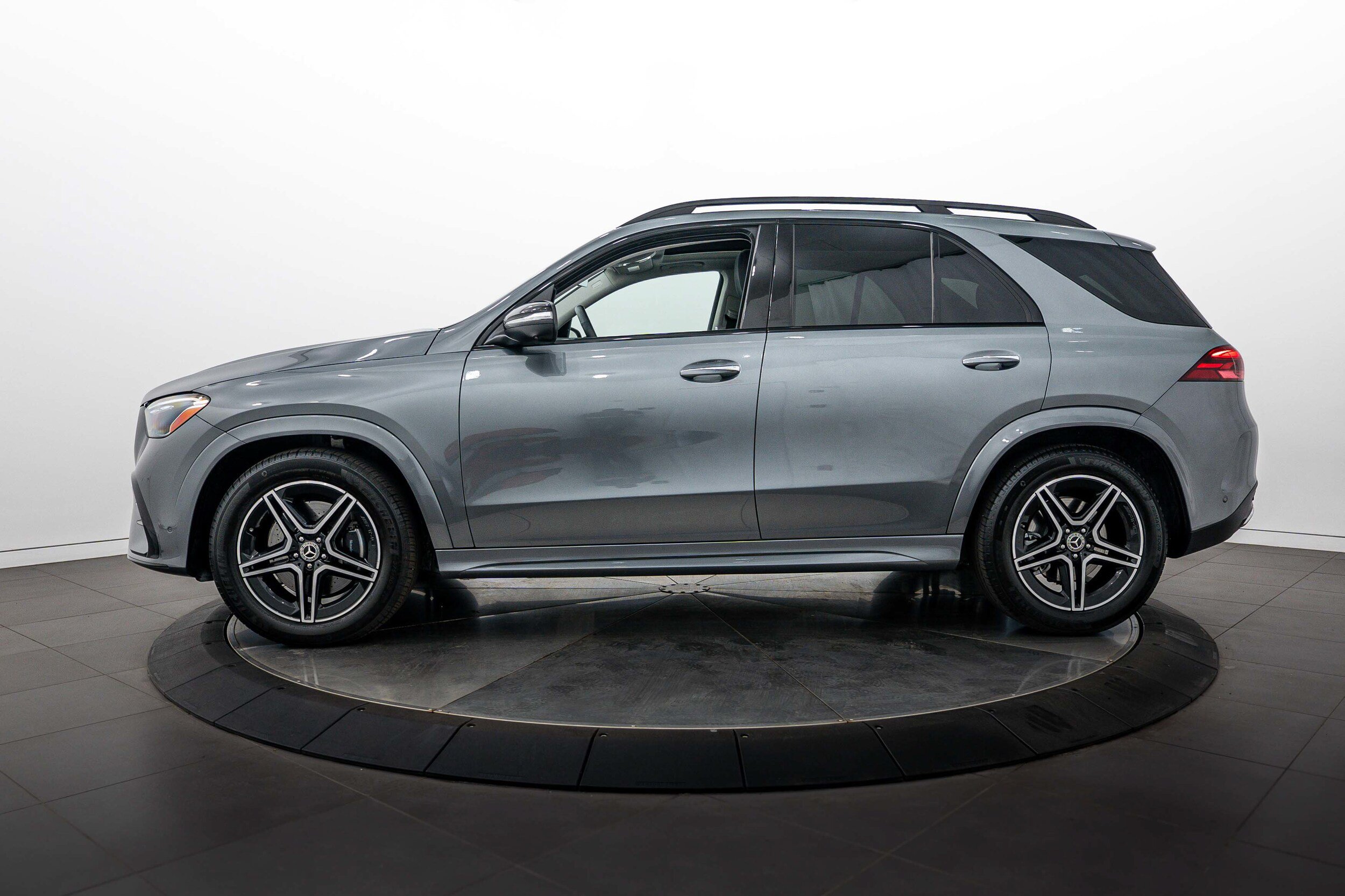 Used 2025 Mercedes-Benz GLE 450 4MATIC image 7