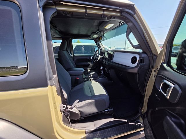Used 2025 Jeep Wrangler Sport AWD/4WD image 17