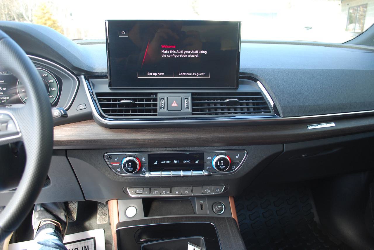 Used 2025 Audi Q5 e Prestige w/ Prestige Package image 5
