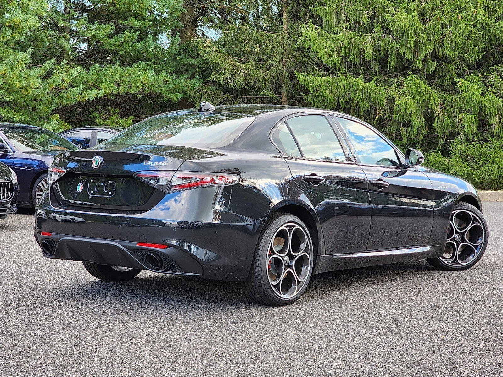 Used 2024 Alfa Romeo Giulia Veloce AWD/4WD image 3