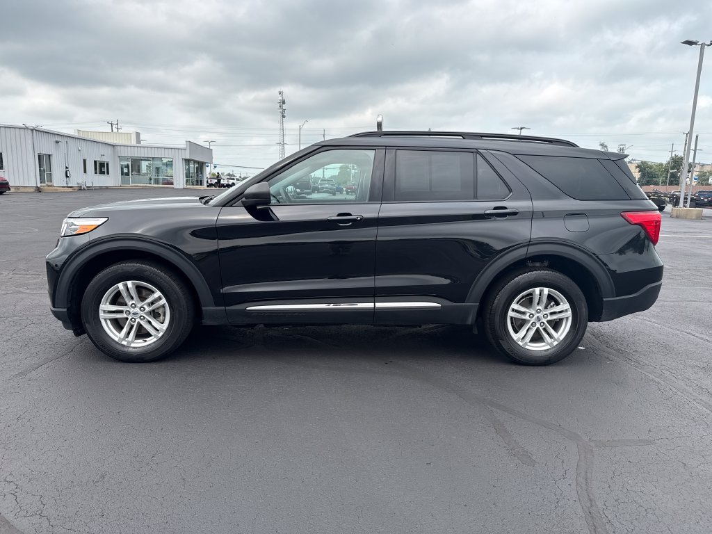 Used 2024 Ford Explorer XLT w/ Equipment Group 202A AWD/4WD image 5
