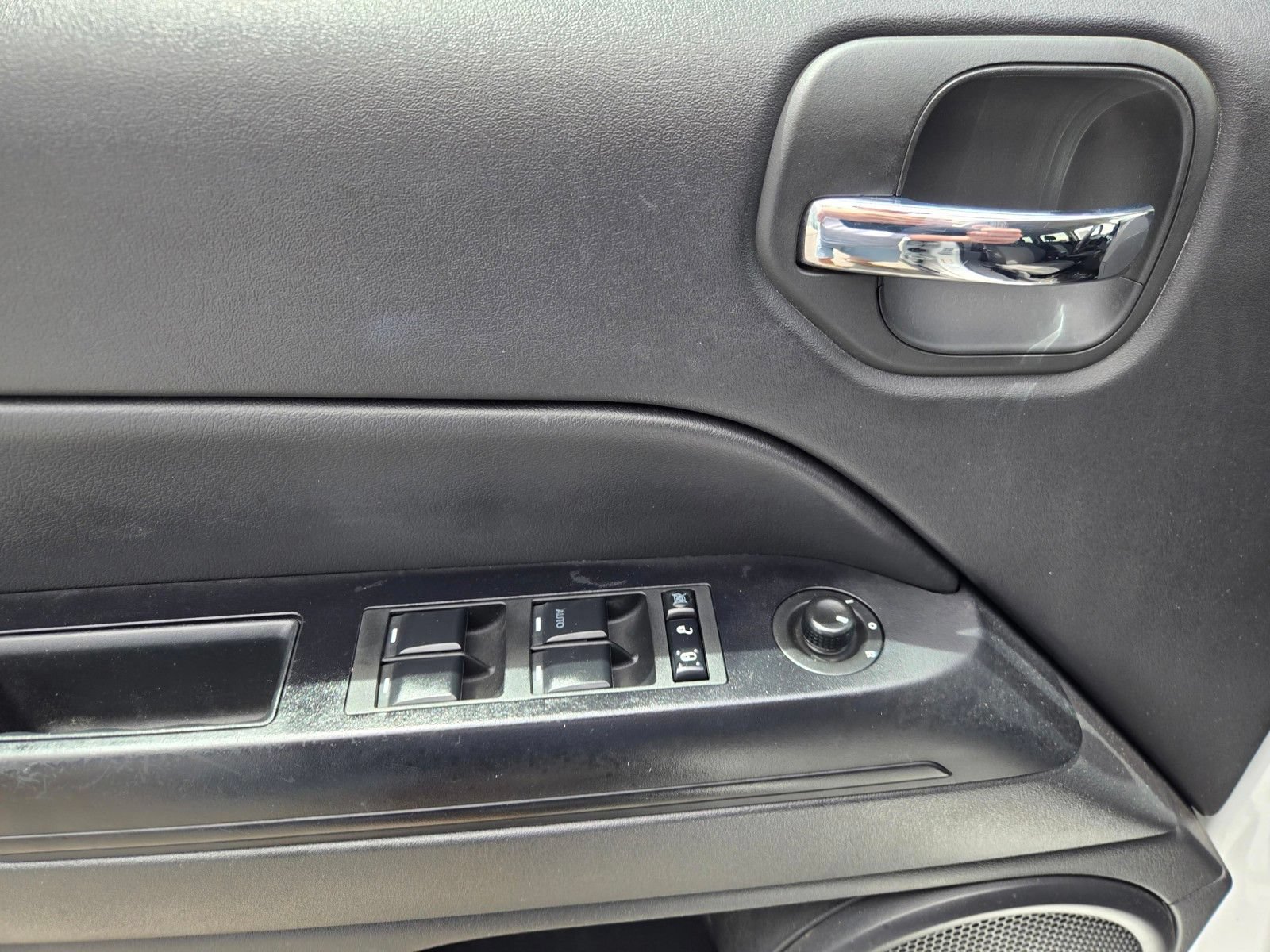 Used 2017 Jeep Patriot Latitude AWD/4WD image 20
