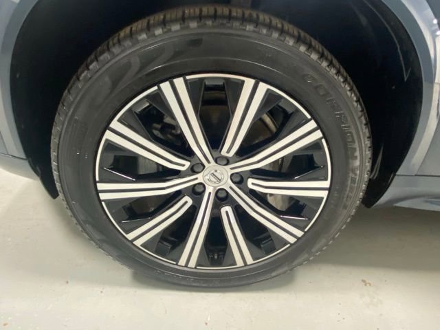 Certified 2025 Volvo XC90 B5 Plus AWD/4WD image 5