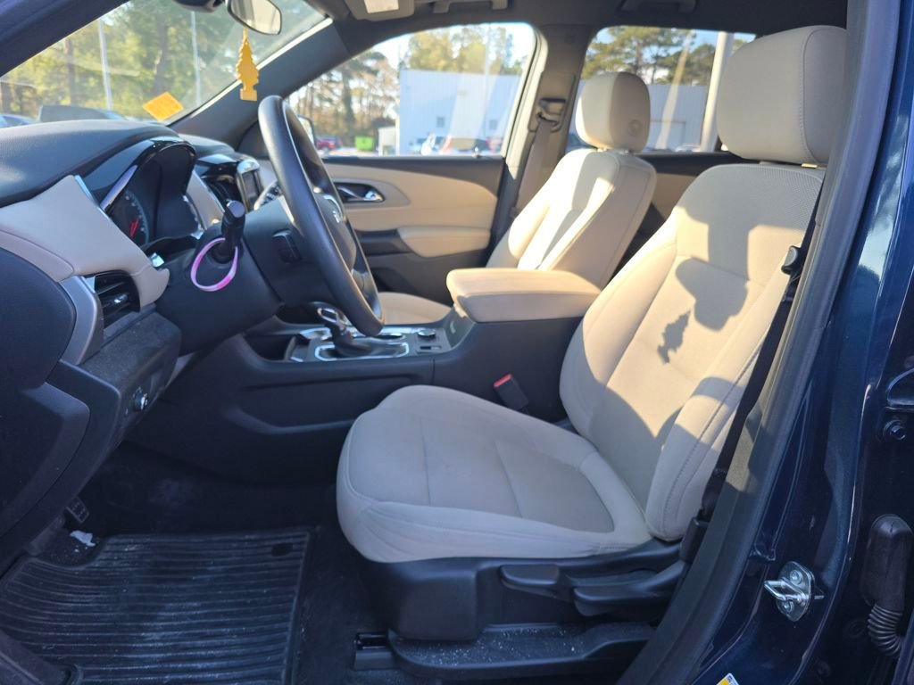 Used 2023 Chevrolet Traverse LS image 27