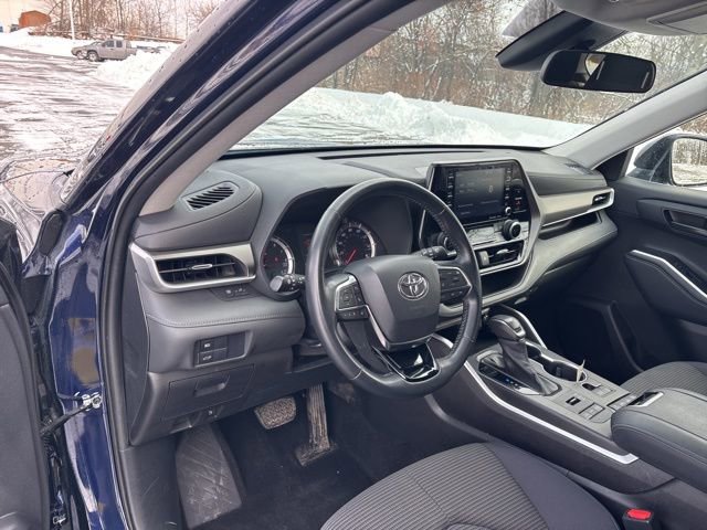 Used 2021 Toyota Highlander LE image 41