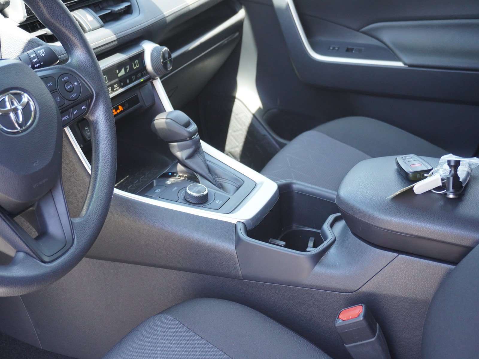 Used 2025 Toyota RAV4 XLE AWD/4WD image 21