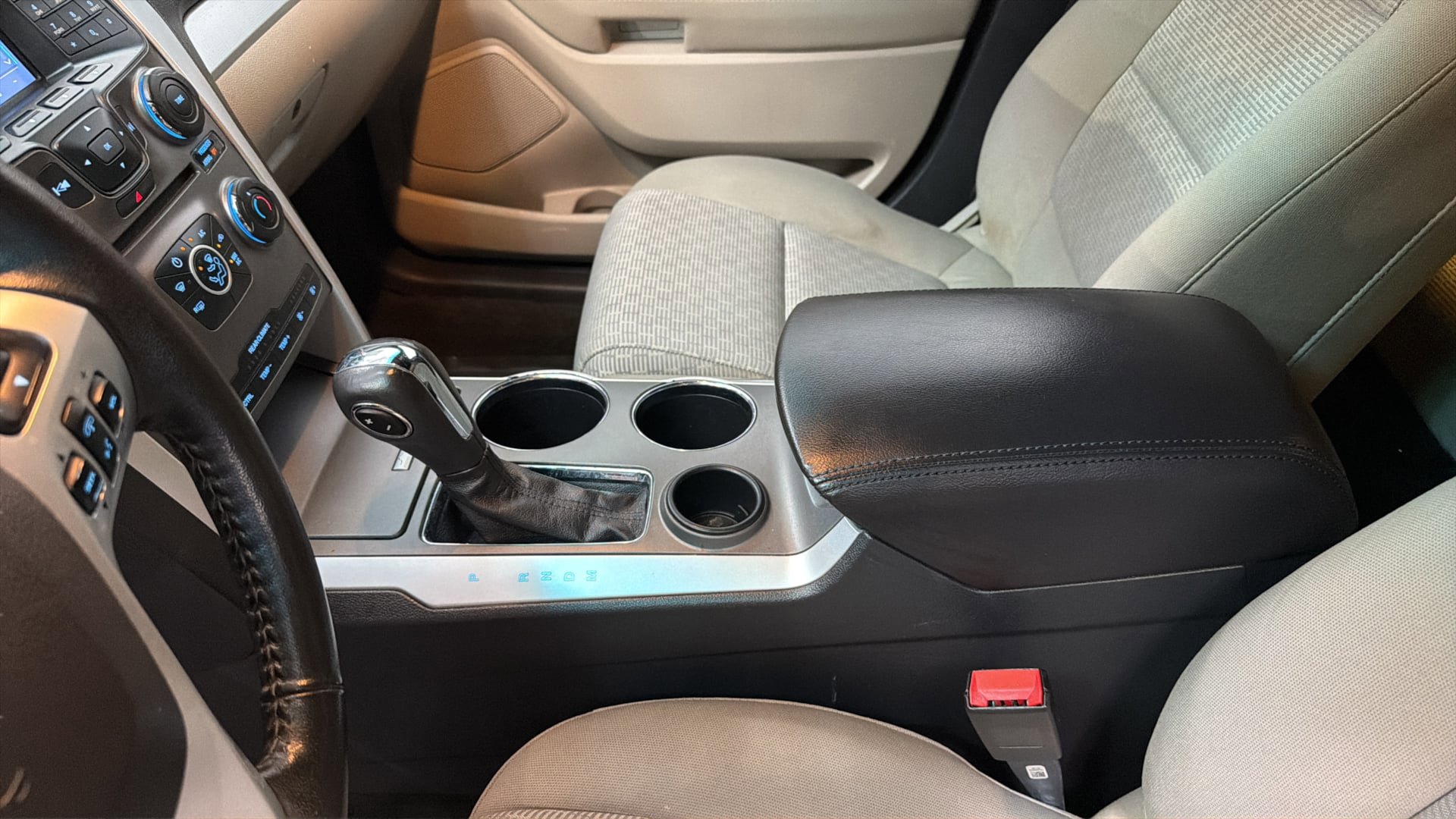Used 2014 Ford Explorer XLT FWD image 26