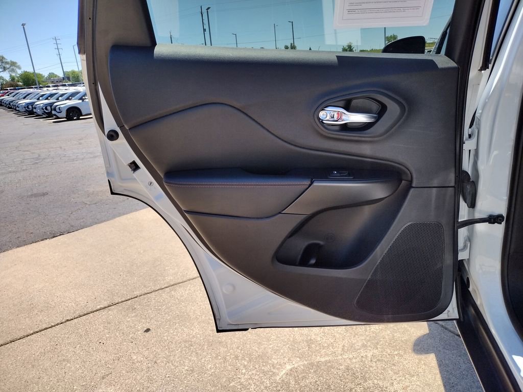 Used 2021 Jeep Cherokee Trailhawk AWD/4WD image 28