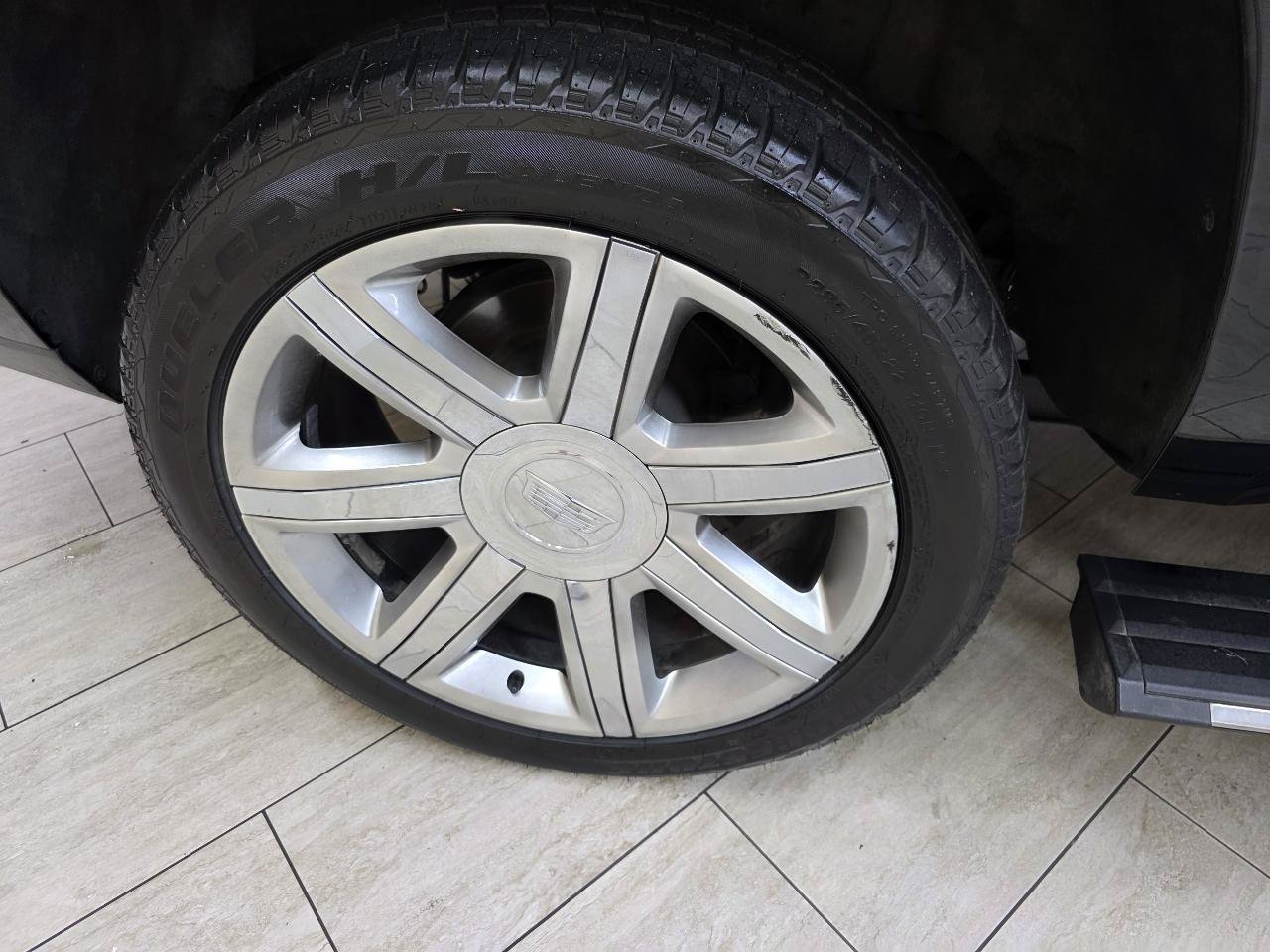Used 2018 Cadillac Escalade Premium Luxury AWD/4WD image 42