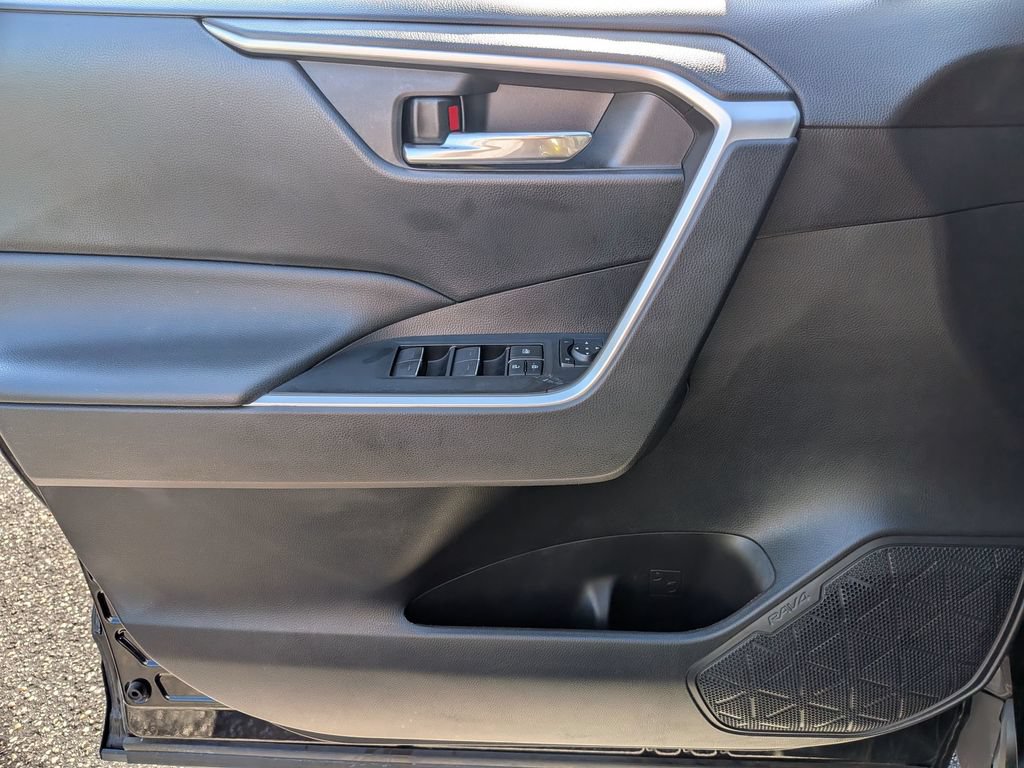 Used 2022 Toyota RAV4 XLE FWD image 32