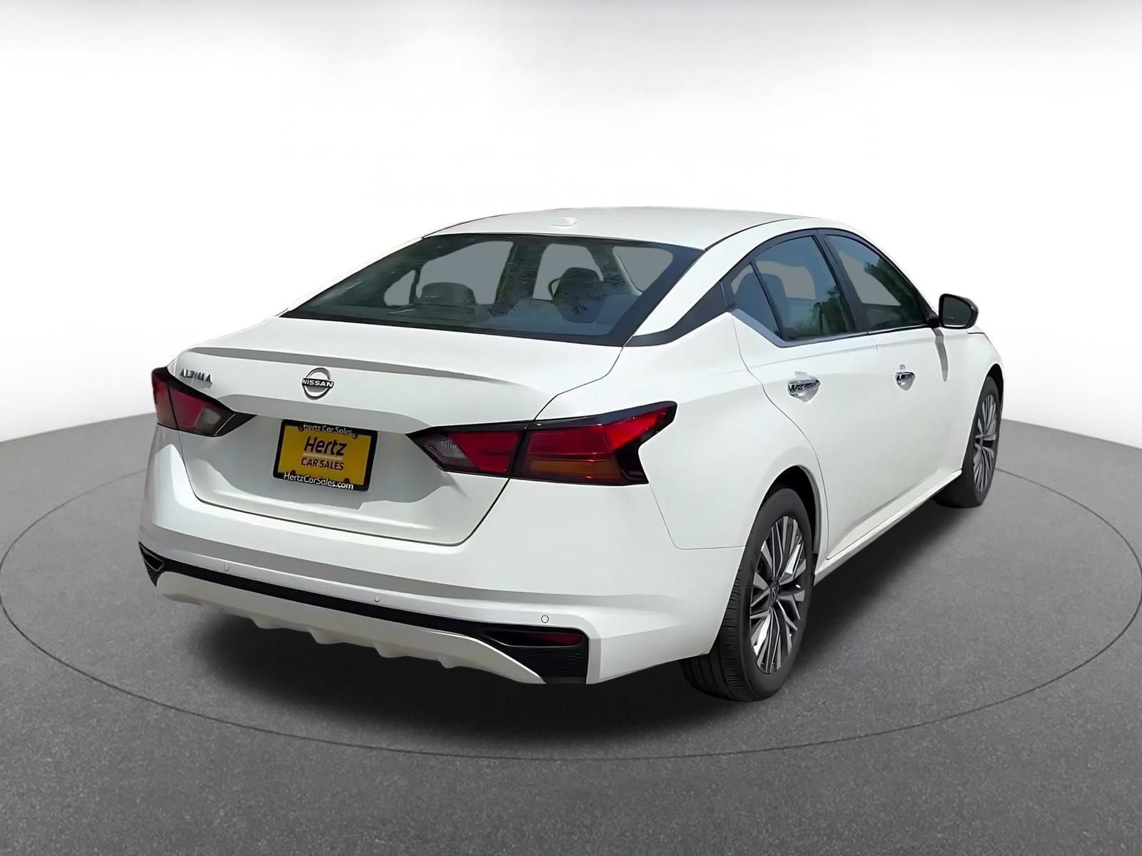 Used 2025 Nissan Altima 2.5 SV FWD image 12