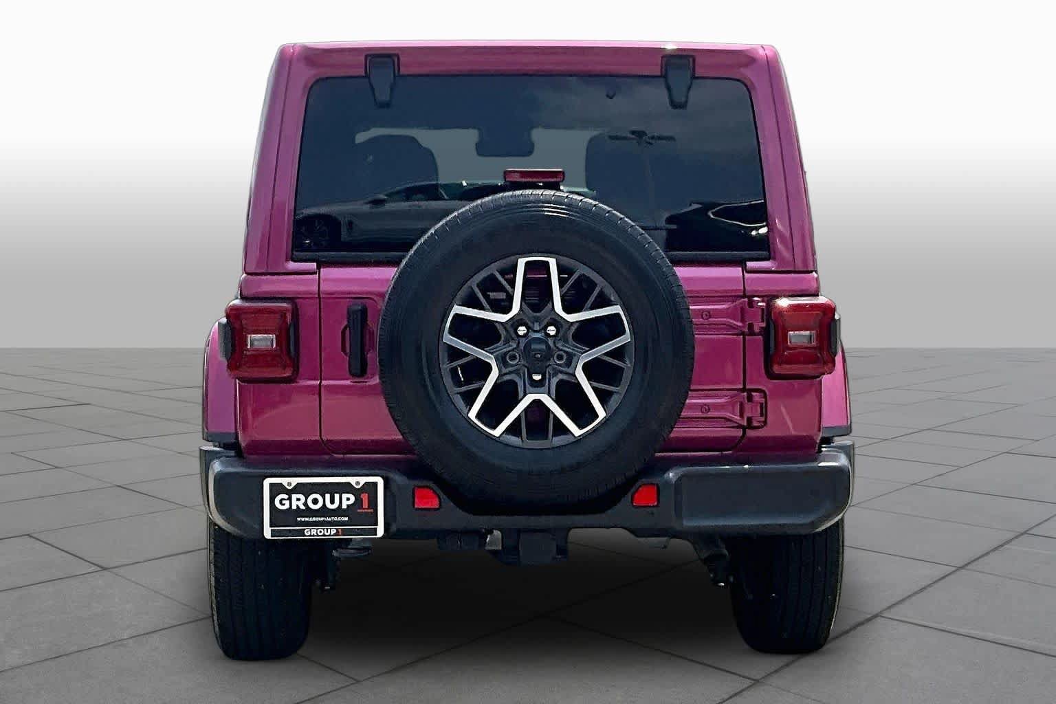 Used 2024 Jeep Wrangler Unlimited Sahara w/ Technology Group AWD/4WD image 4