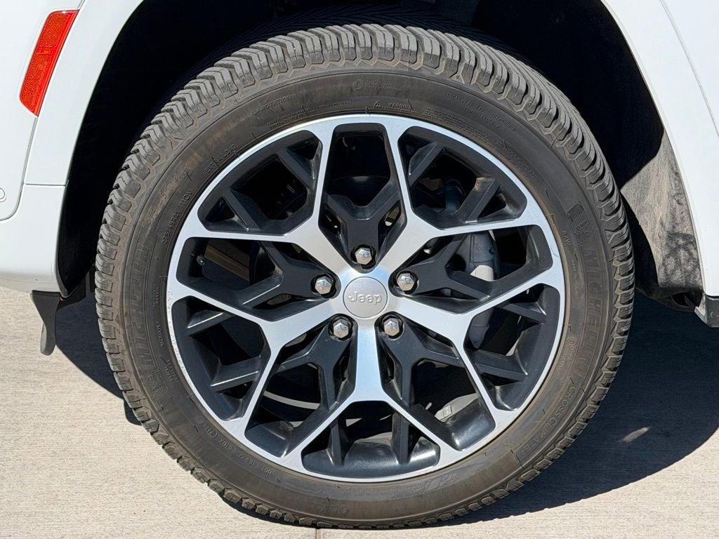 Used 2024 Jeep Grand Cherokee Summit AWD/4WD image 13