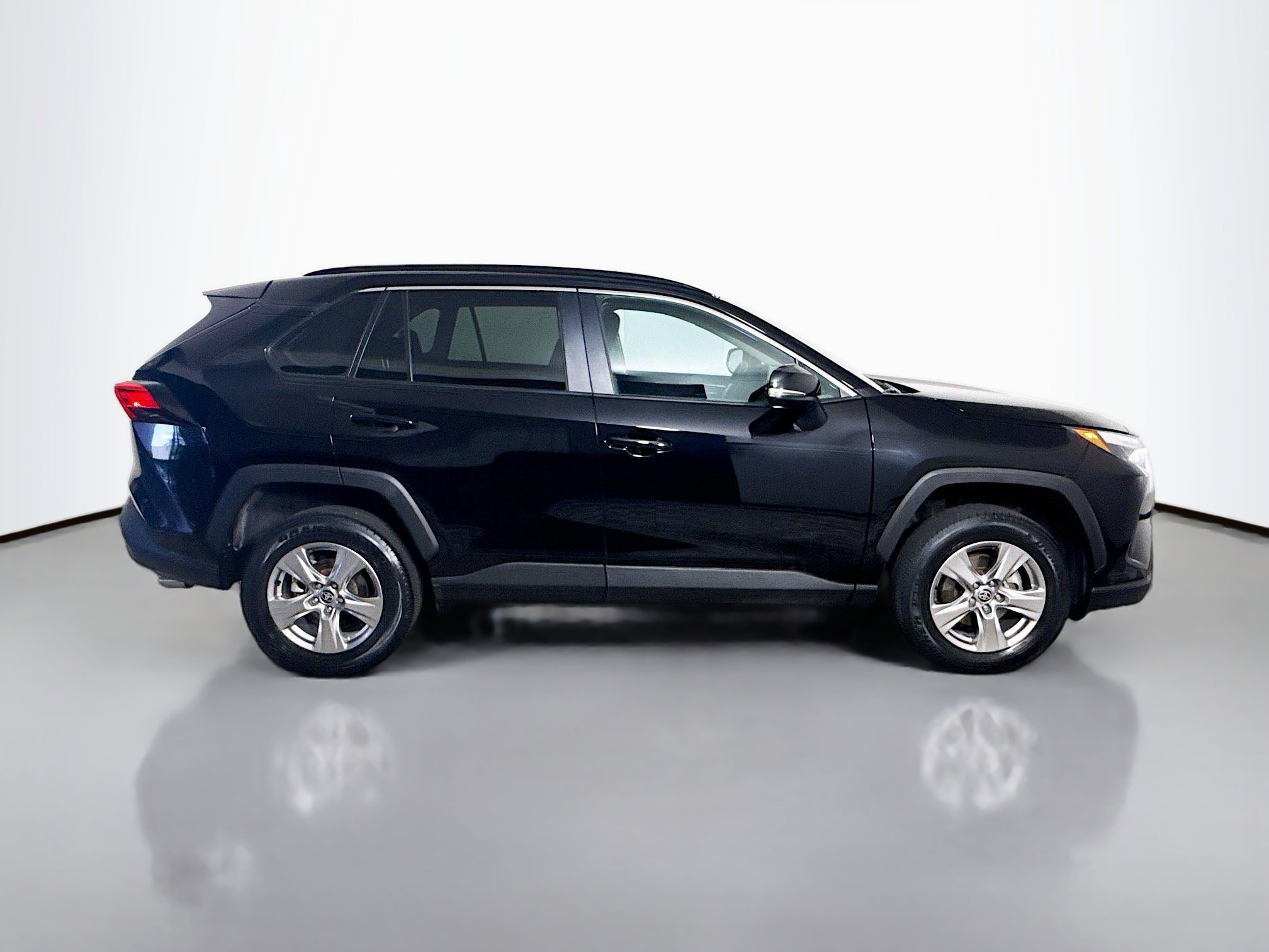 Used 2023 Toyota RAV4 XLE w/ Convenience Package image 11