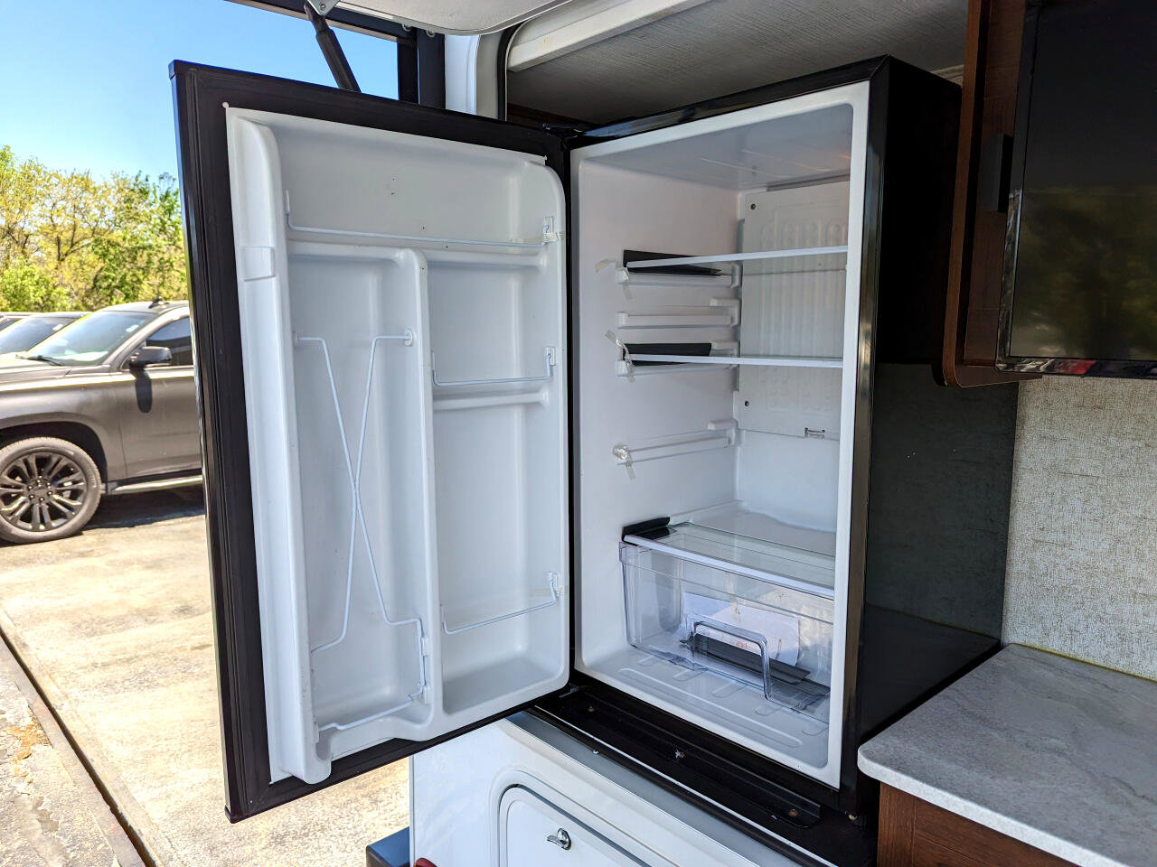 Used 2019 Chevrolet Express 4500 w/ RV Package RWD image 11