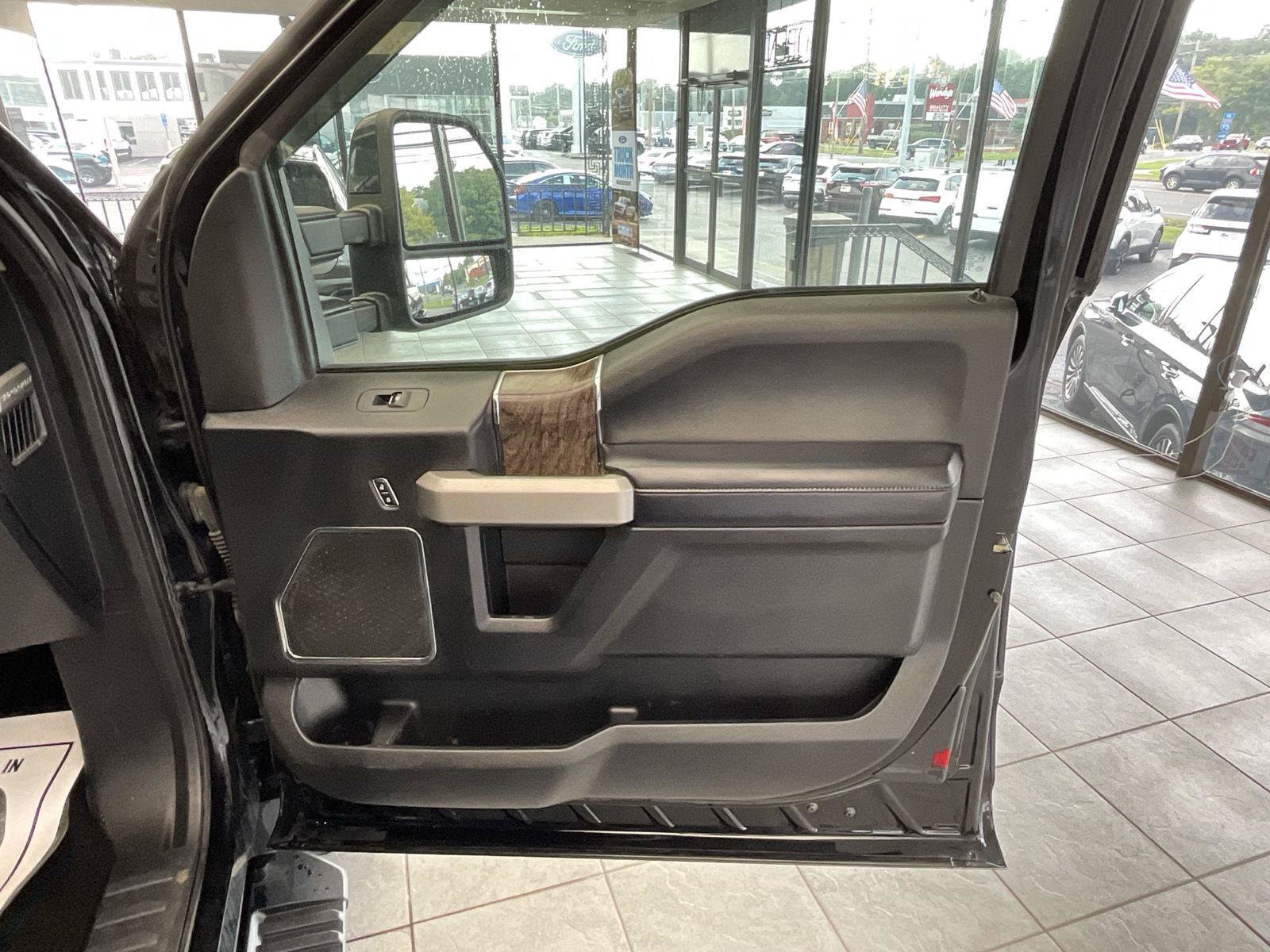 Used 2017 Ford F550 4x4 SuperCab Super Duty image 13