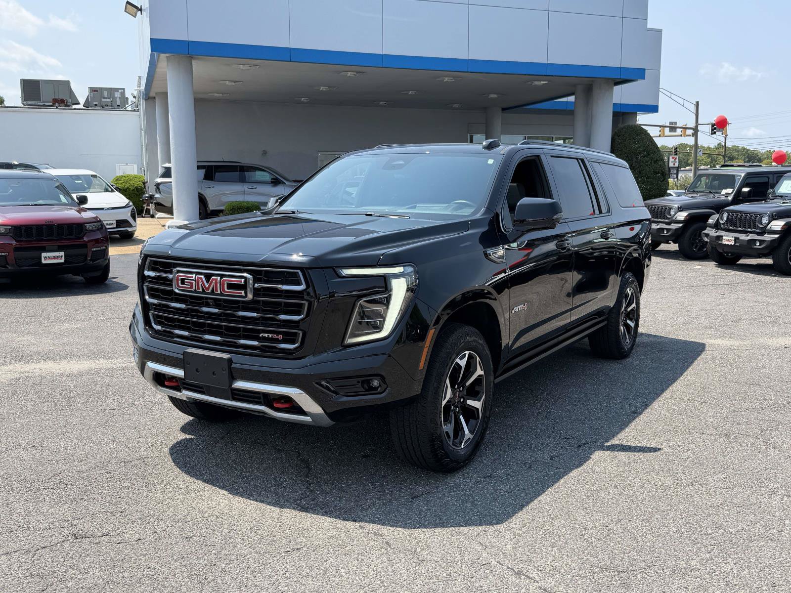 Used 2025 GMC Yukon XL AT4 w/ AT4 Premium Package AWD/4WD image 6