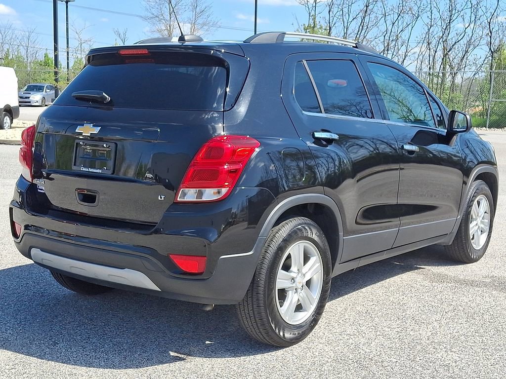 Used 2020 Chevrolet Trax LT w/ LT Convenience Package image 9