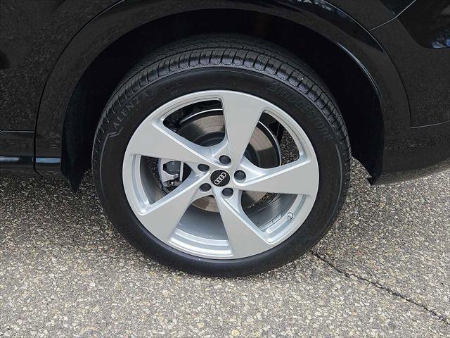 Certified 2025 Audi Q5 Premium AWD/4WD image 3