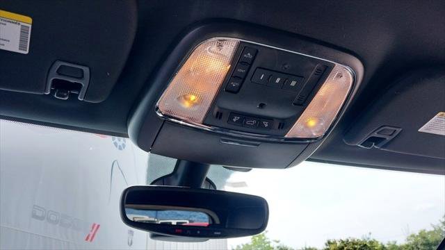 Used 2022 Jeep Grand Cherokee Limited image 35