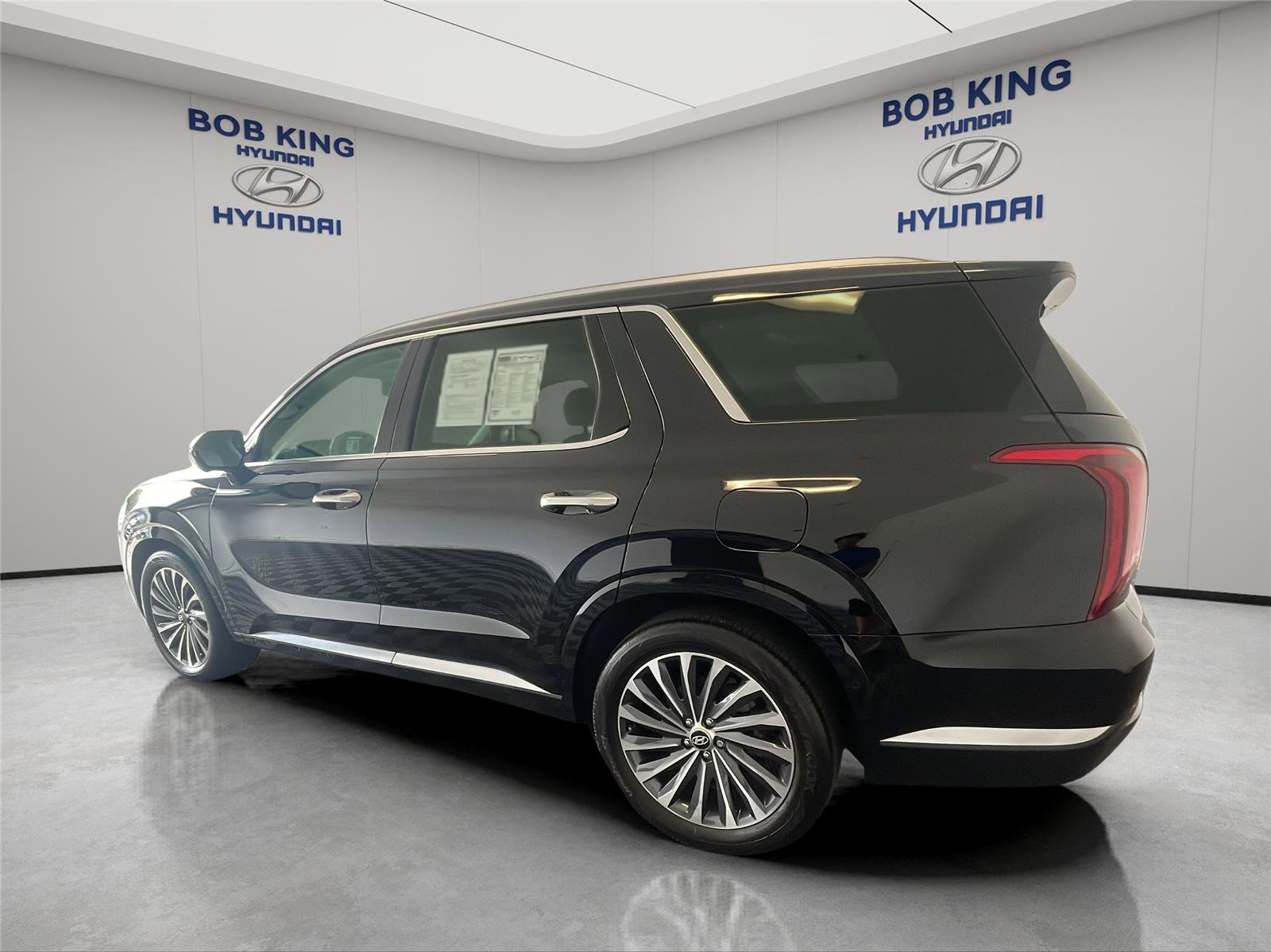 Used 2024 Hyundai Palisade Calligraphy AWD/4WD image 3