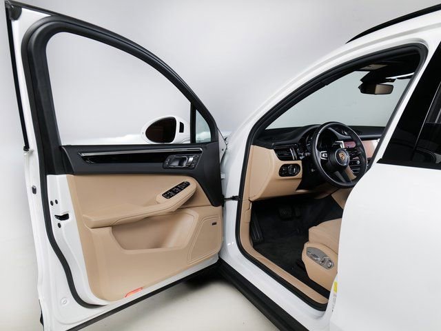 Certified 2025 Porsche Macan image 26