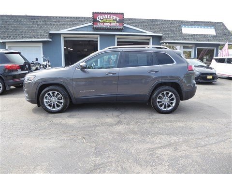 Used 2019 Jeep Cherokee Latitude Plus w/ Comfort/Convenience Group image 1
