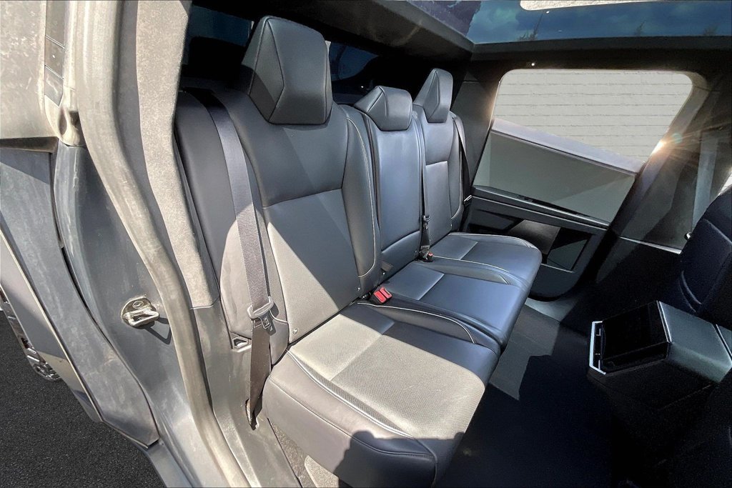 Used 2024 Tesla Cybertruck AWD Crew Cab image 18