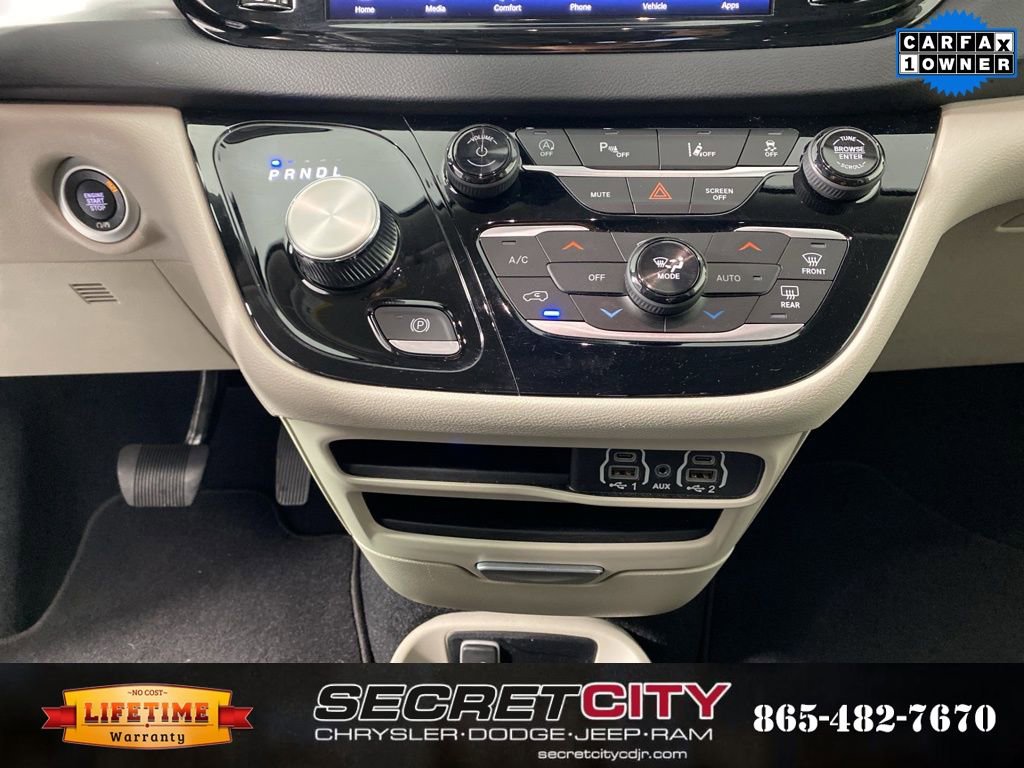Used 2024 Chrysler Pacifica Touring-L image 22