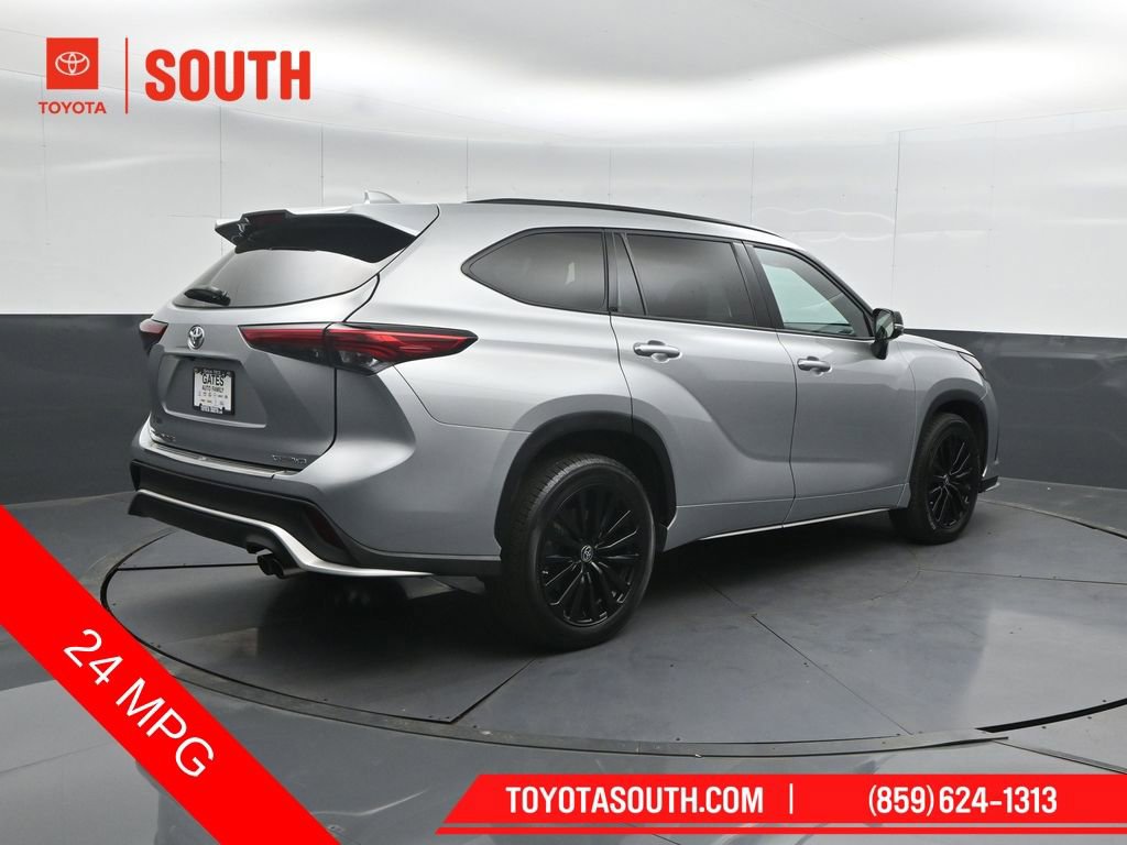Used 2023 Toyota Highlander XSE image 2