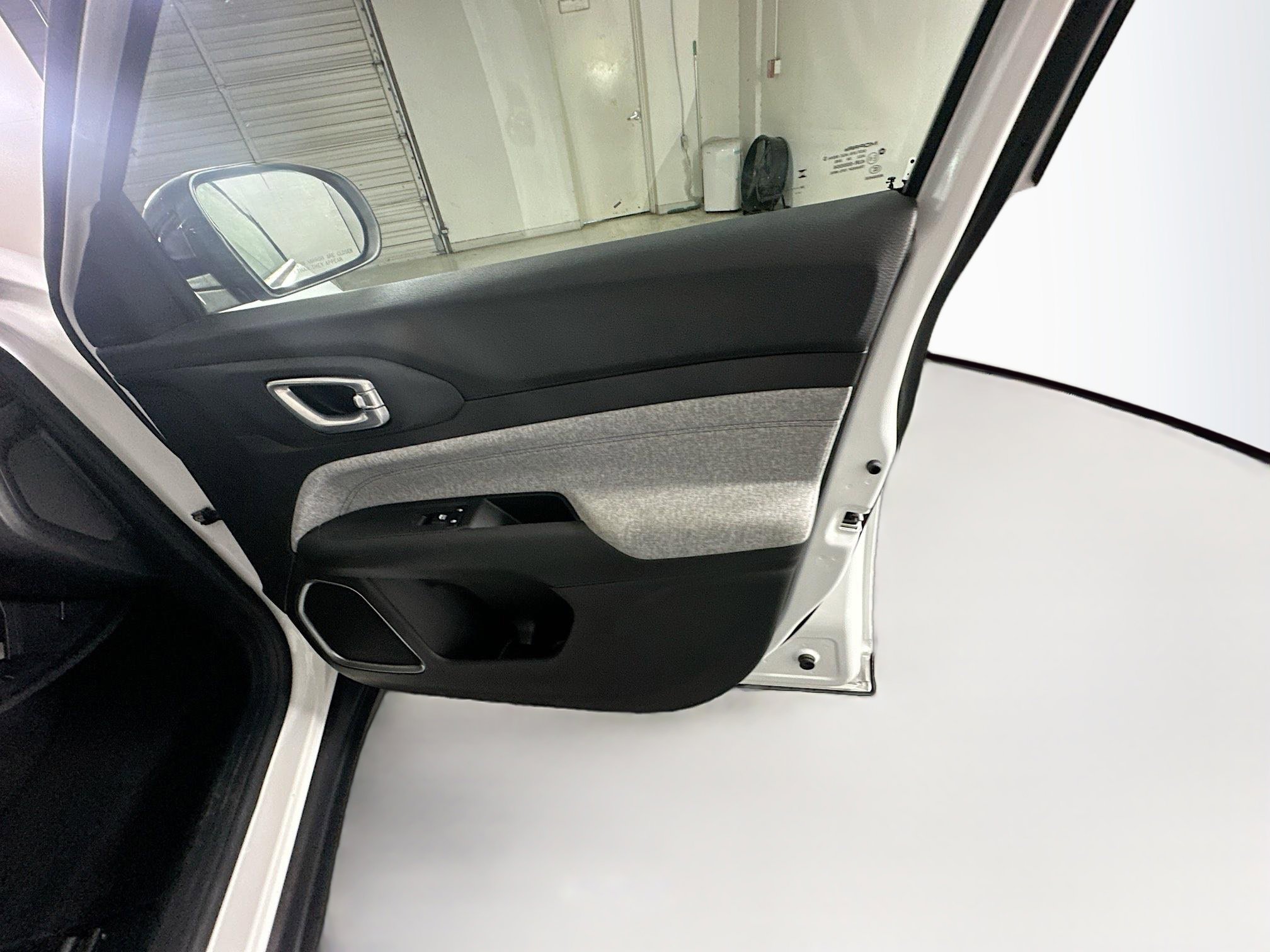 Used 2025 Jeep Compass Latitude image 30