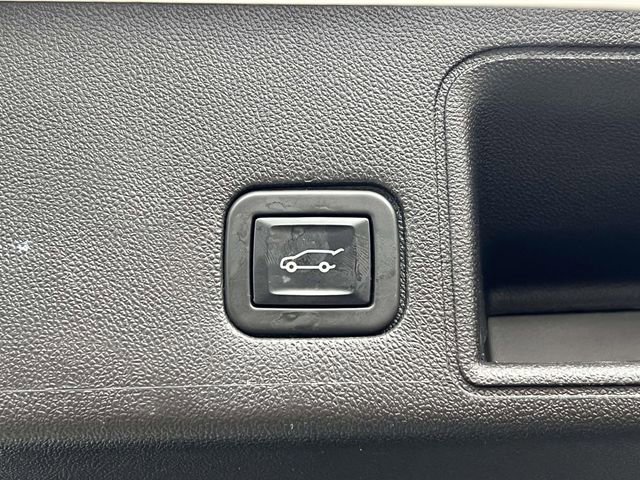 Used 2022 GMC Terrain SLT w/ Tech Package image 11