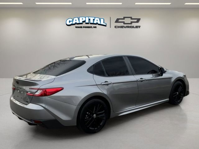 Used 2025 Toyota Camry SE image 5
