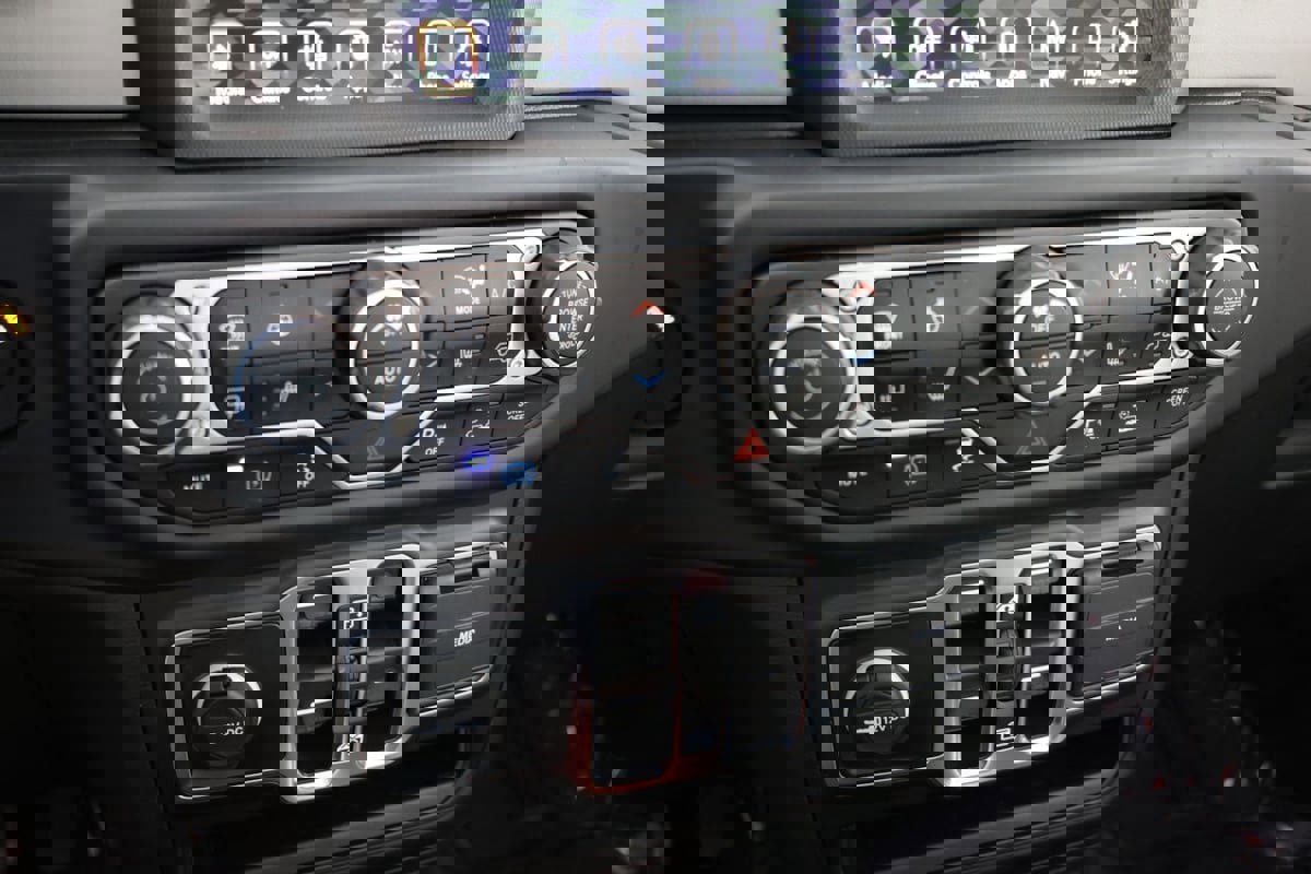 Used 2022 Jeep Wrangler Unlimited Sahara image 28