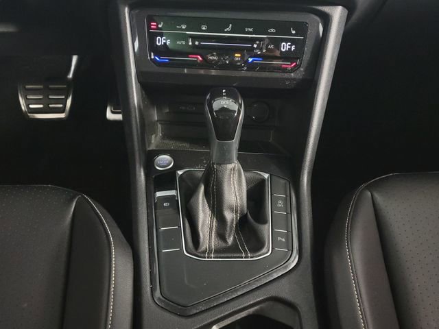 Used 2022 Volkswagen Tiguan SE R-Line image 25