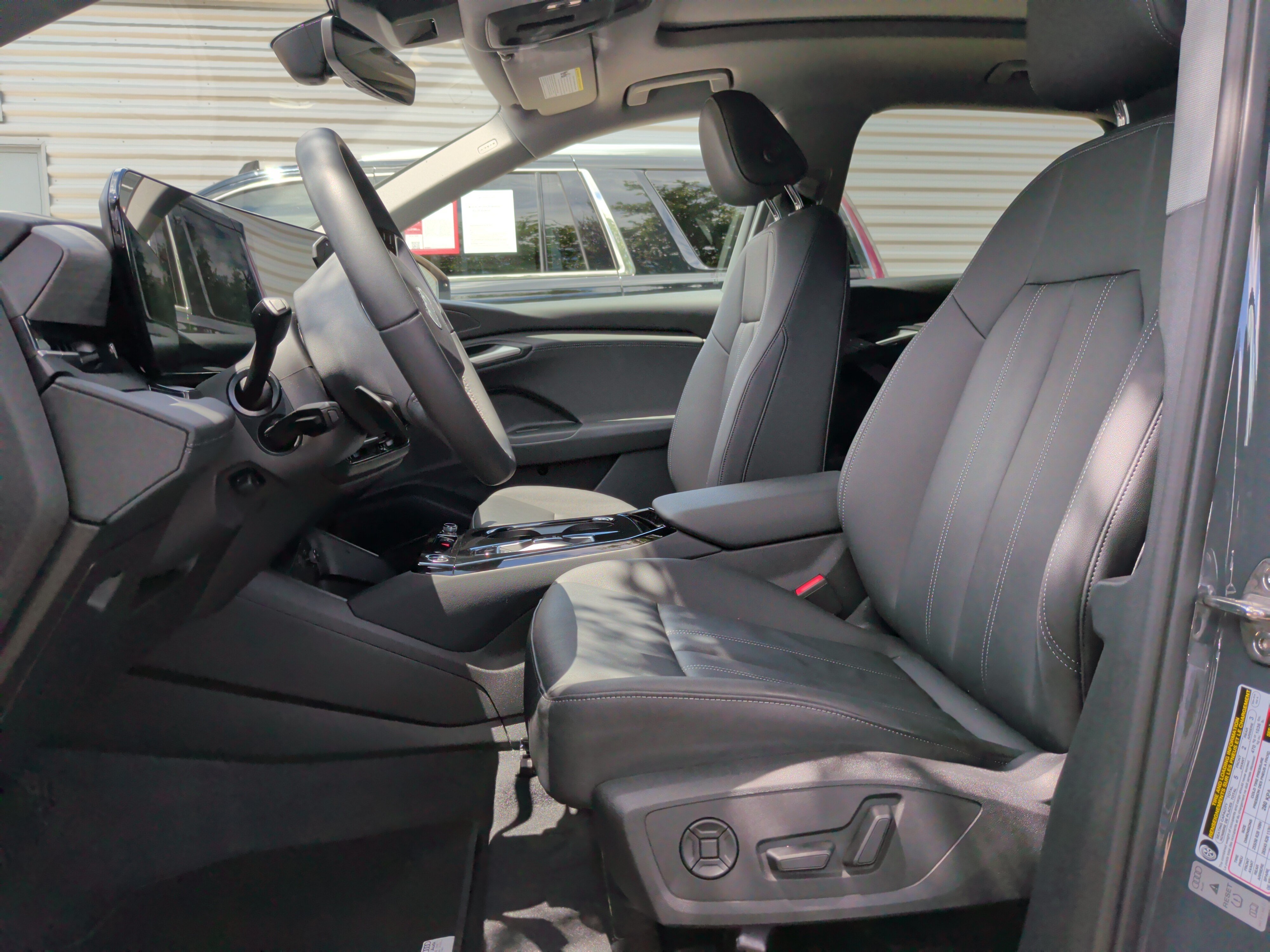 Used 2025 Audi Q6 e-tron Premium w/ Convenience Package RWD image 16